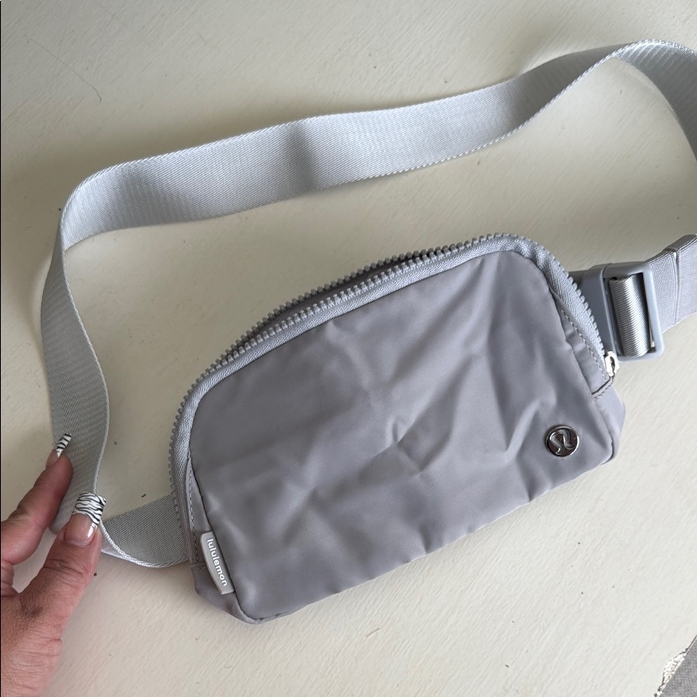lululemon athletica Light Gray Men's Belt Bag
